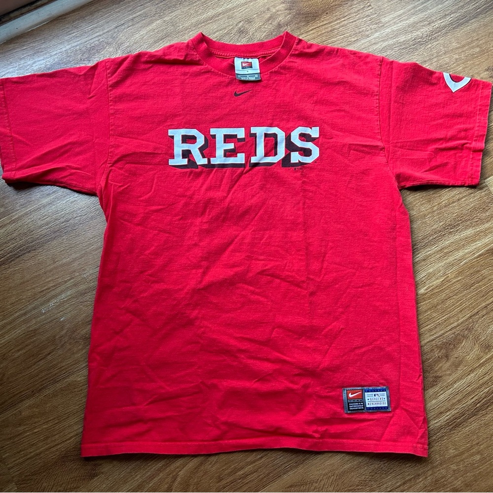 Nike Vintage Center Swoosh Cincinnati Reds Graphic T-Shirt